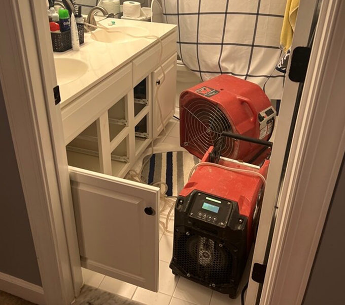 Toilet — photo 1 of 3